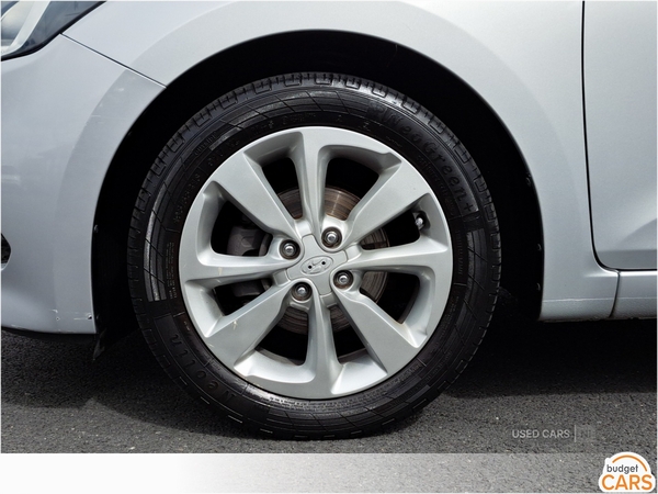 Hyundai i20 HATCHBACK in Down