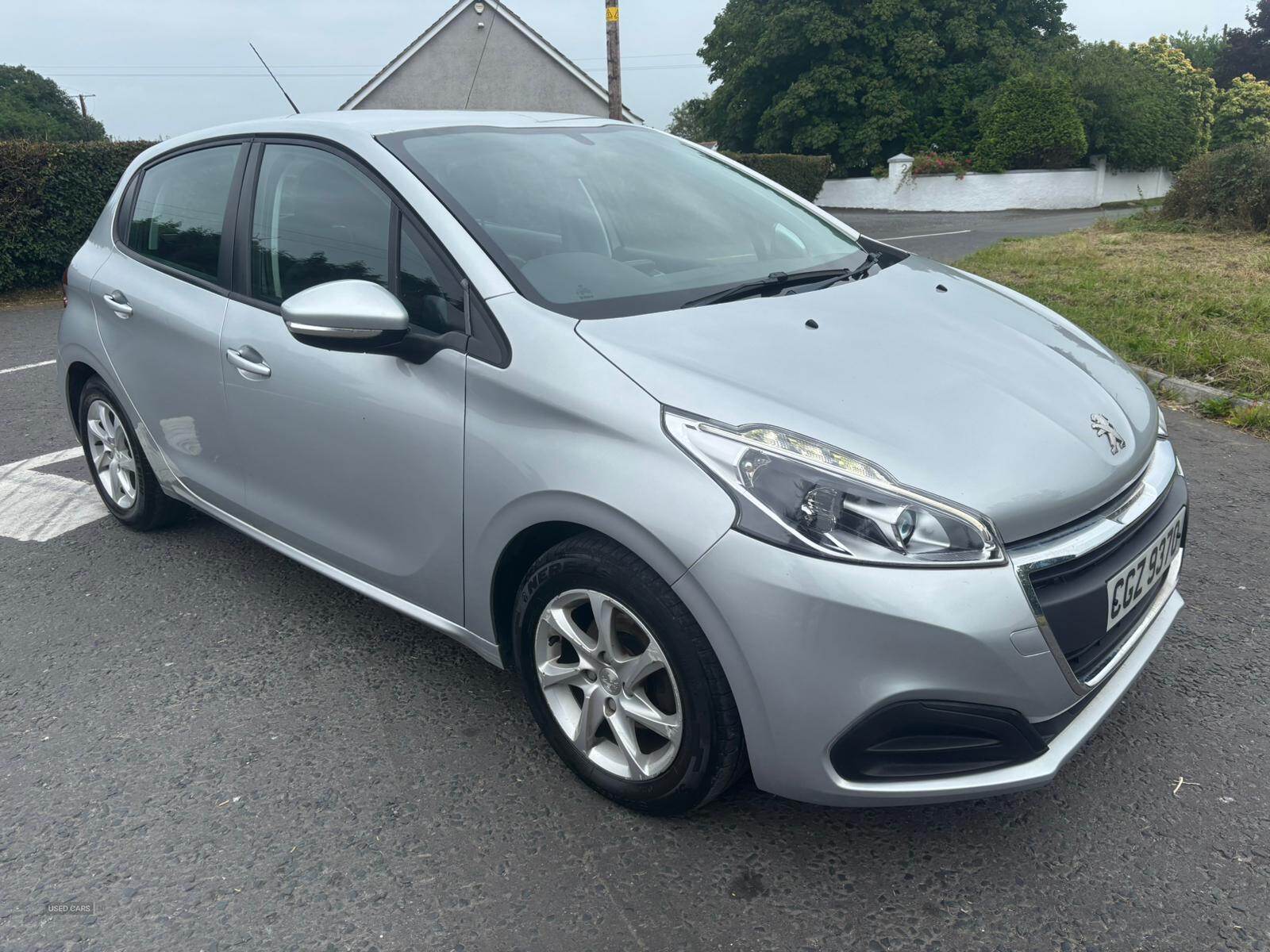 Peugeot 208 HATCHBACK in Down