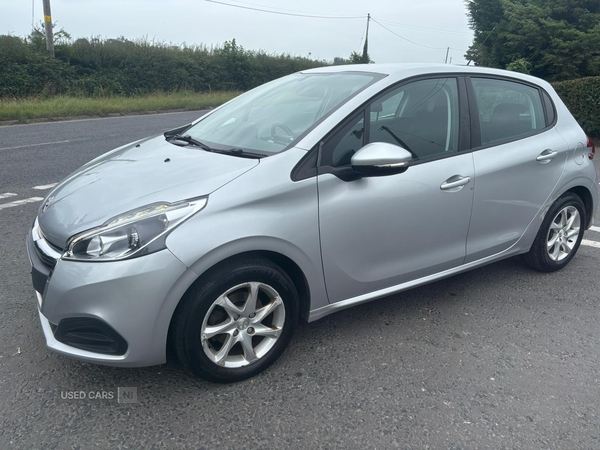 Peugeot 208 HATCHBACK in Down