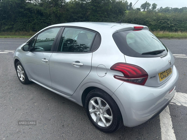 Peugeot 208 HATCHBACK in Down