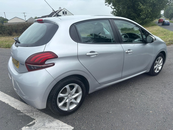 Peugeot 208 HATCHBACK in Down