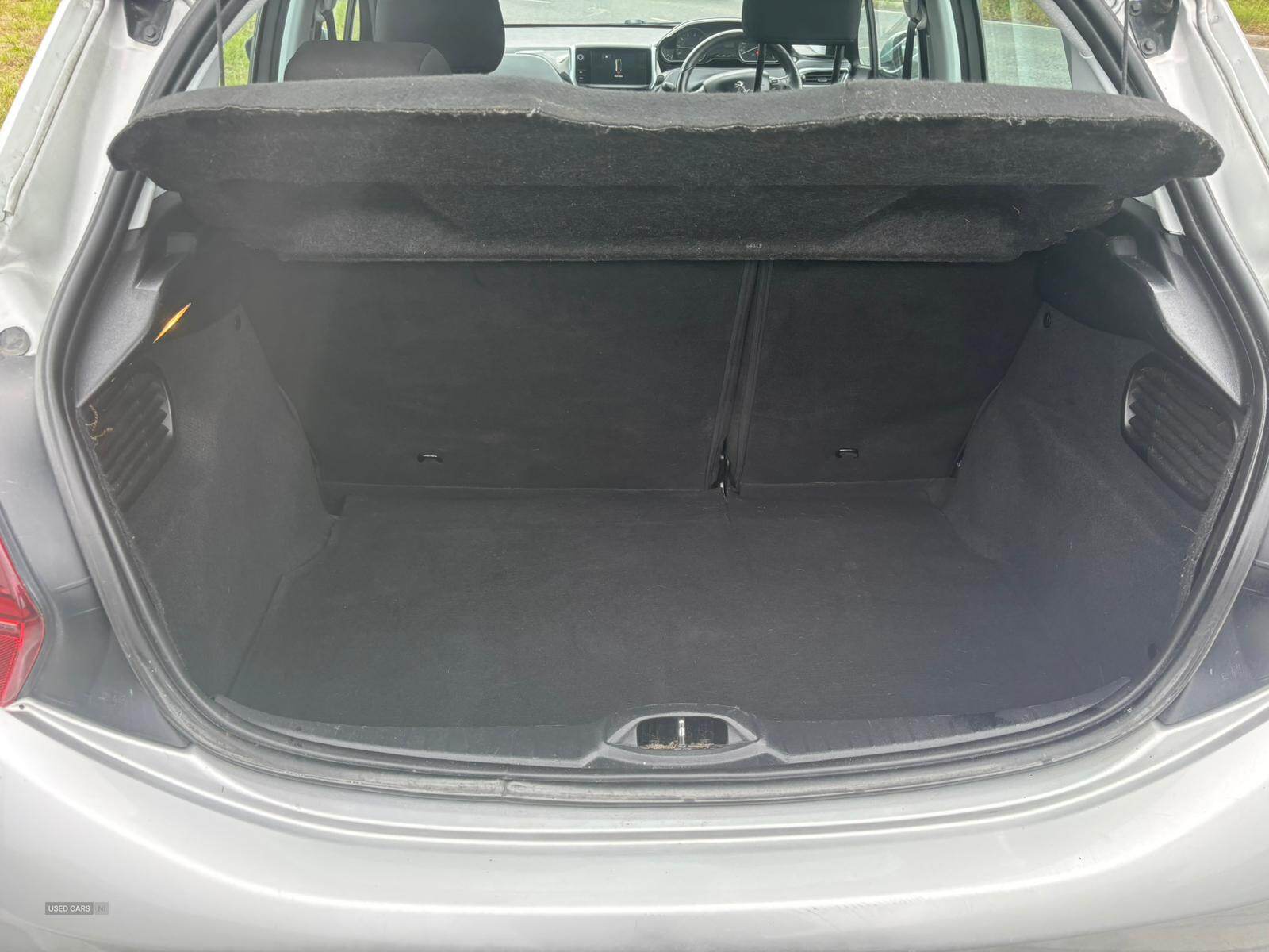 Peugeot 208 HATCHBACK in Down