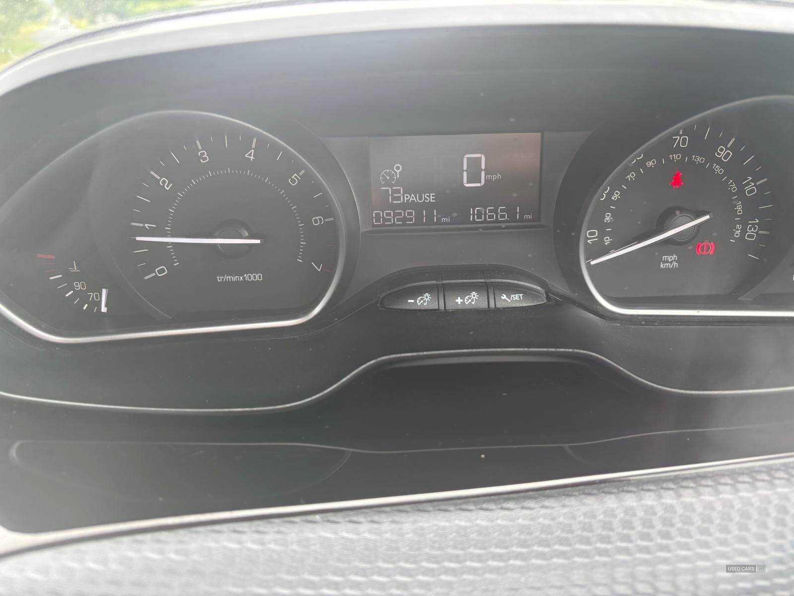 Peugeot 208 HATCHBACK in Down