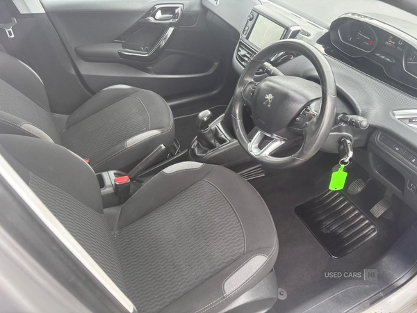 Peugeot 208 HATCHBACK in Down