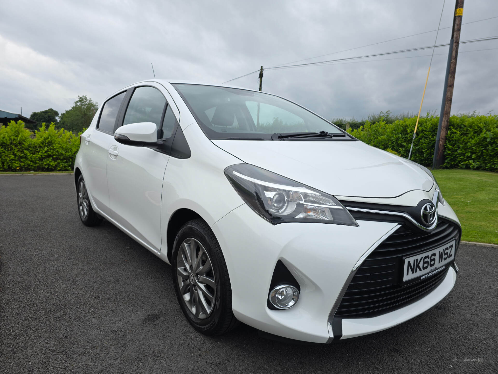 Toyota Yaris HATCHBACK in Down