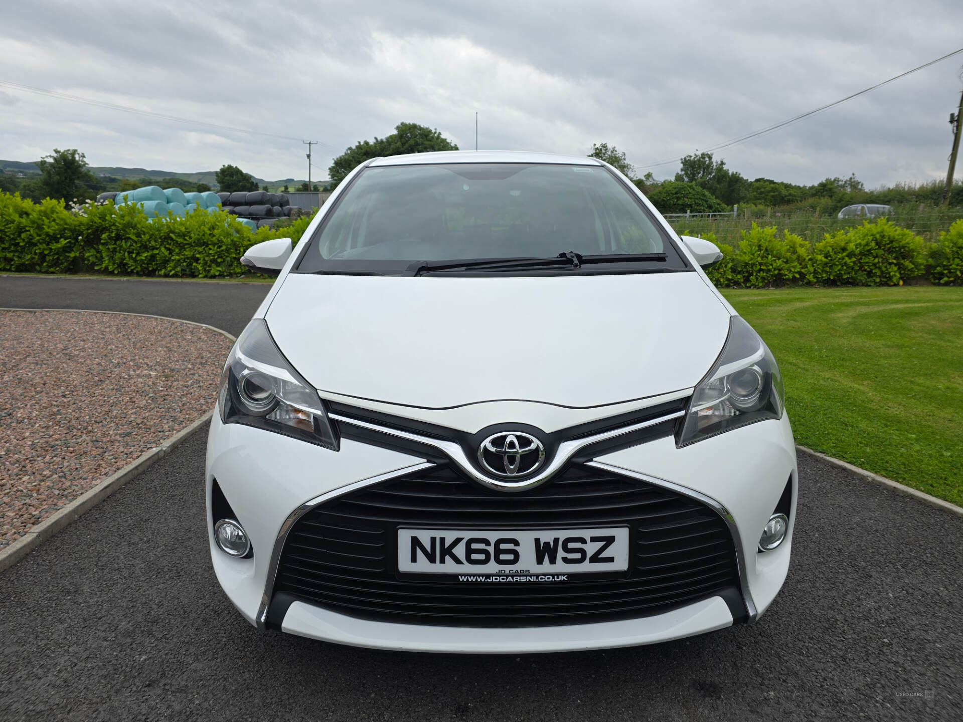 Toyota Yaris HATCHBACK in Down
