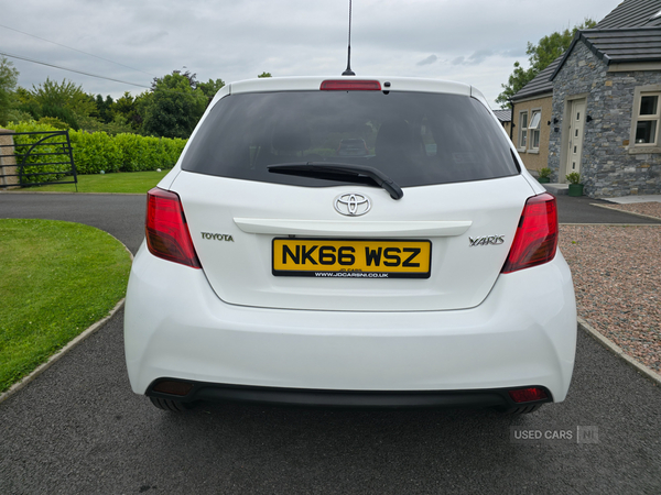 Toyota Yaris HATCHBACK in Down