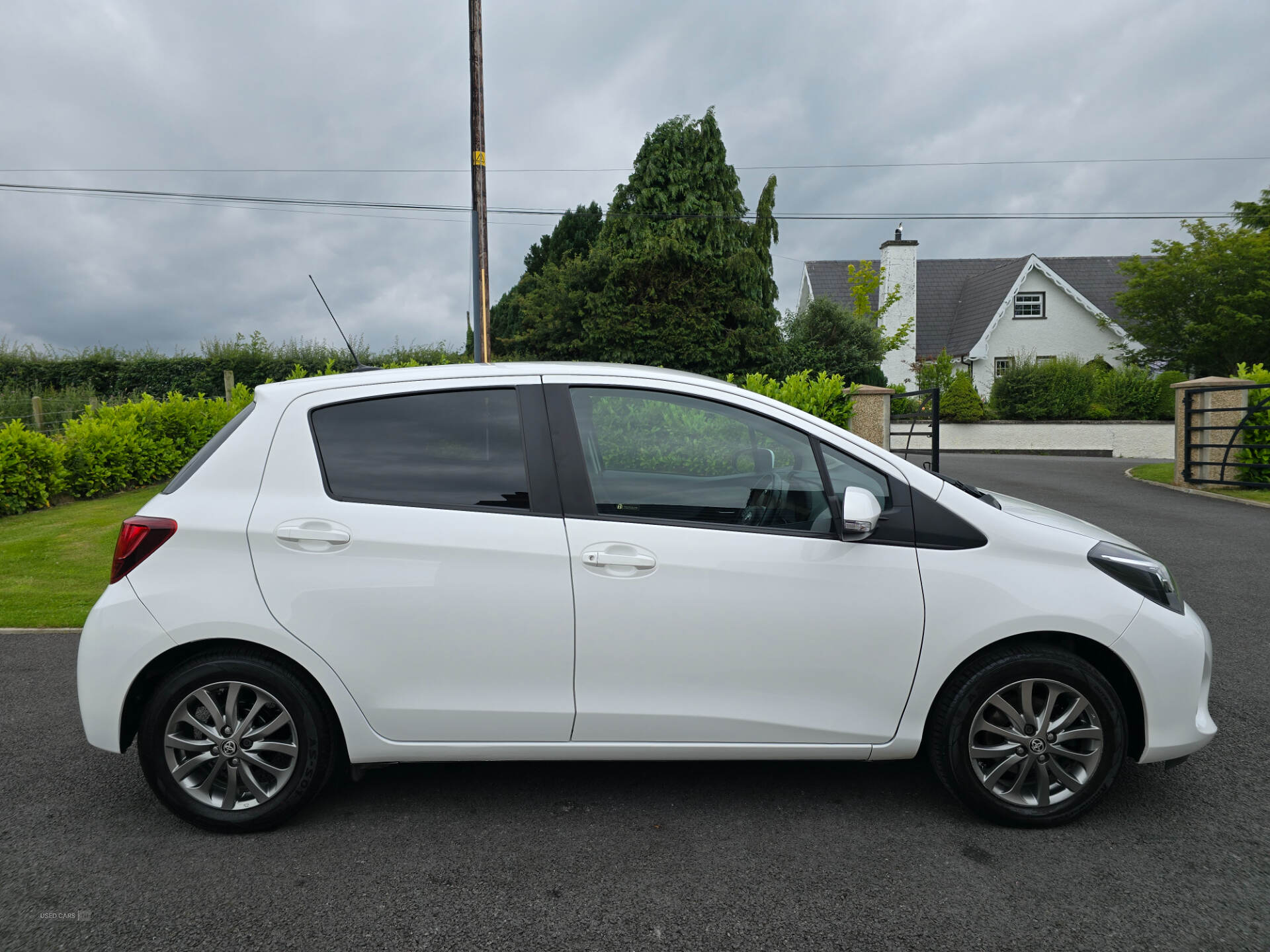 Toyota Yaris HATCHBACK in Down