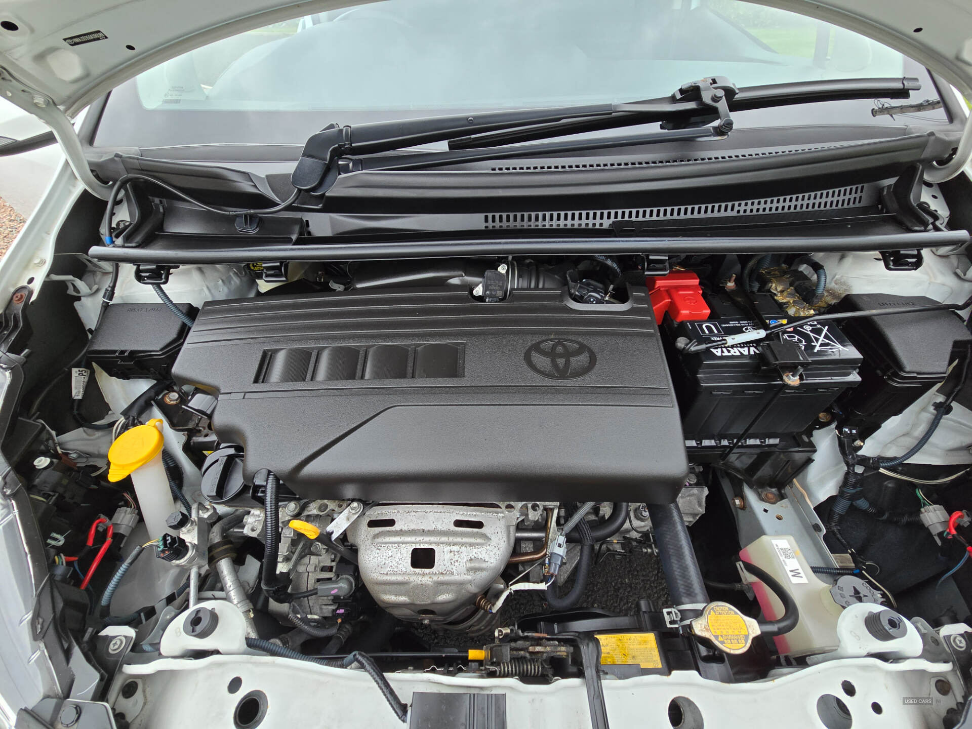 Toyota Yaris HATCHBACK in Down