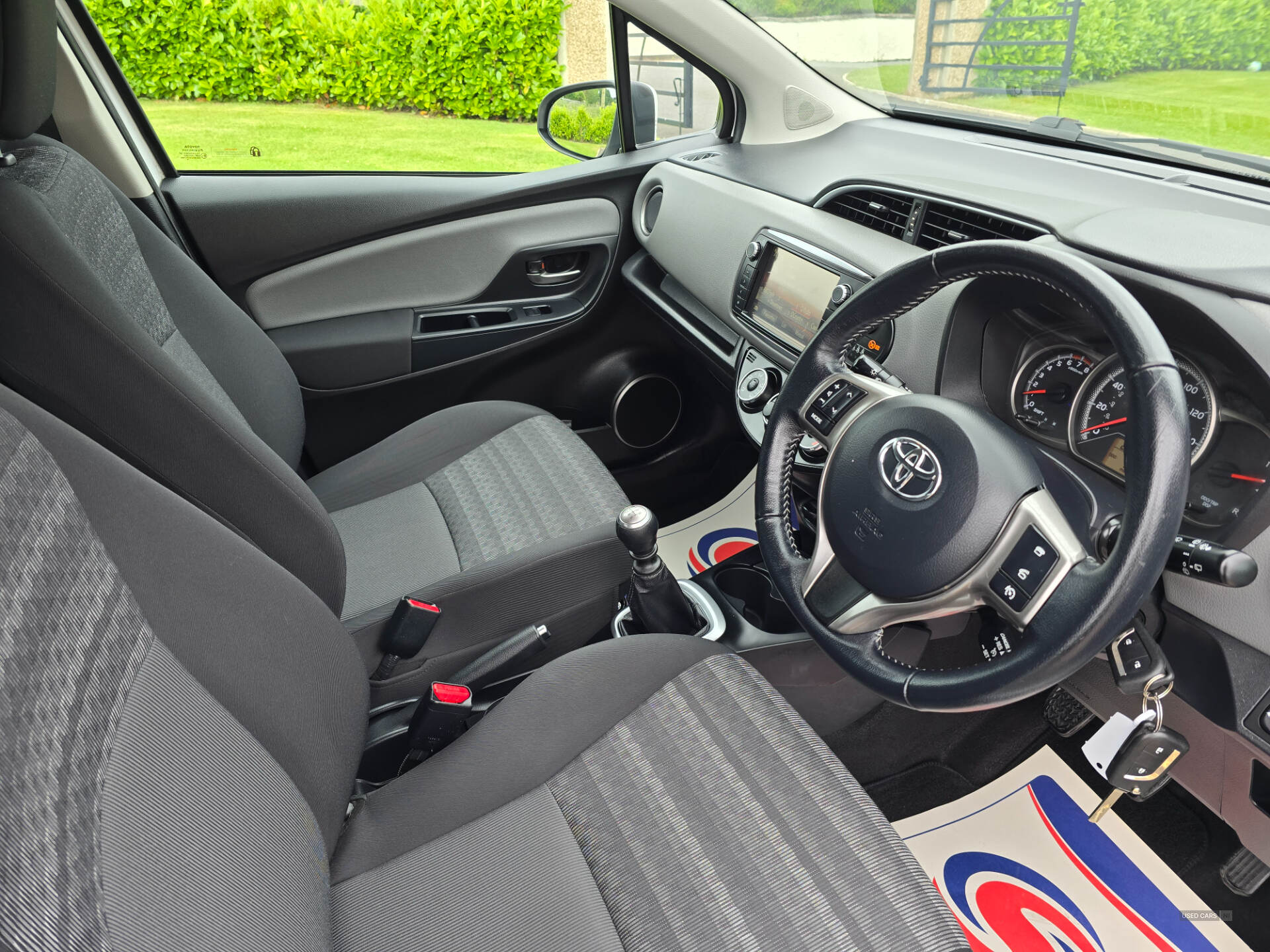 Toyota Yaris HATCHBACK in Down