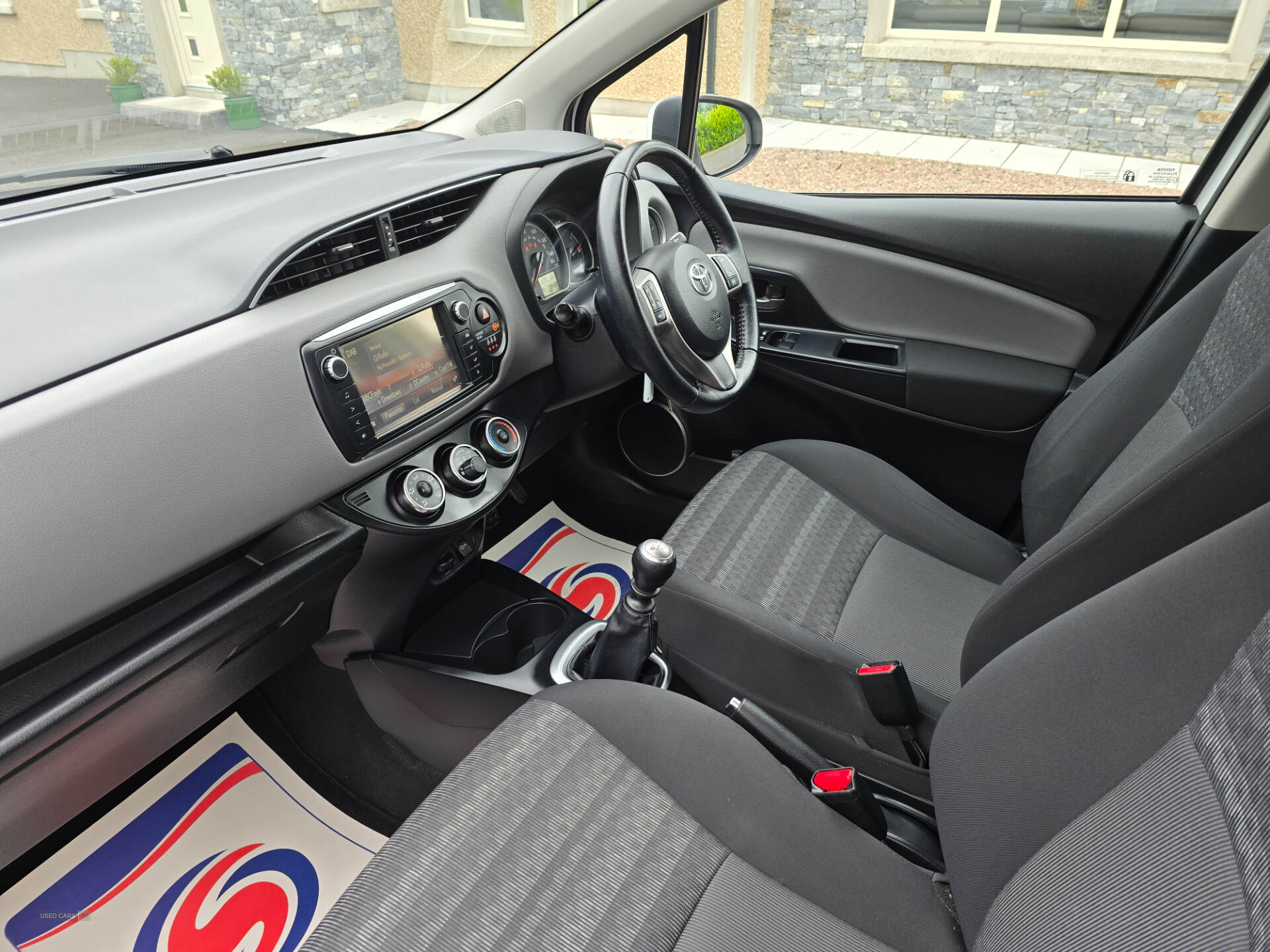 Toyota Yaris HATCHBACK in Down