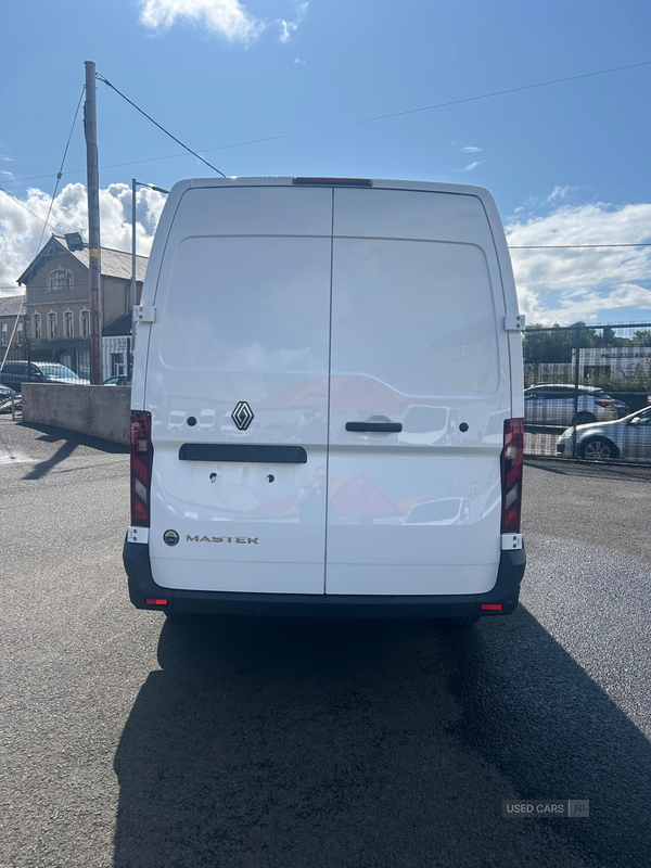 Renault Master LM35 DCI 150 BHP ADVANCE MEDIUM ROOF in Antrim