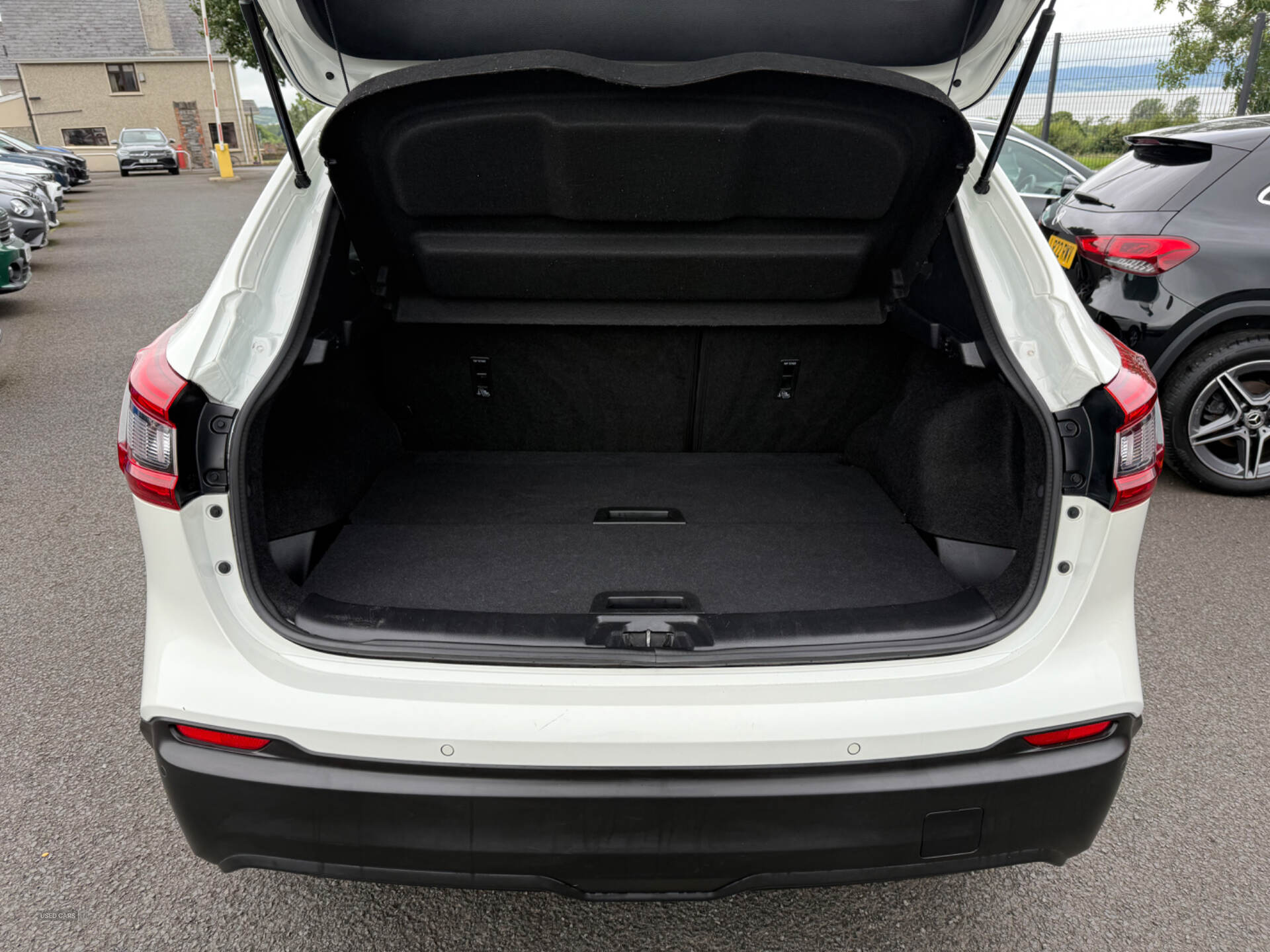 Nissan Qashqai DIESEL HATCHBACK in Derry / Londonderry