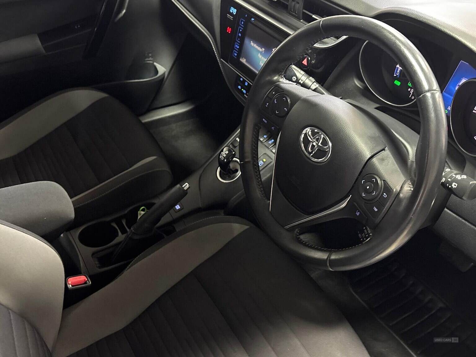 Mar 2017 Toyota Auris 1.8 Hybrid Business Edition Tss 5Dr Cvt