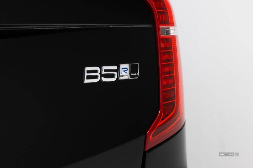 Jan 2020 Volvo XC90 2.0 B5D [235] R DESIGN 5dr AWD Geartronic