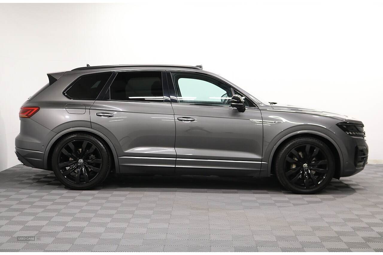 May 2021 Volkswagen Touareg 3.0 V6 TDI 4Motion Black Edition 5dr Tip Auto