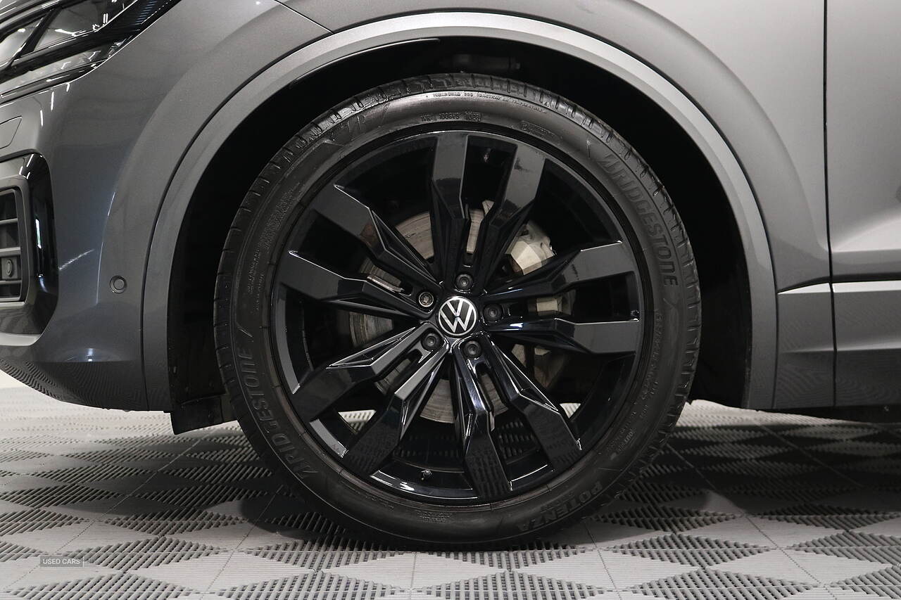 May 2021 Volkswagen Touareg 3.0 V6 TDI 4Motion Black Edition 5dr Tip Auto