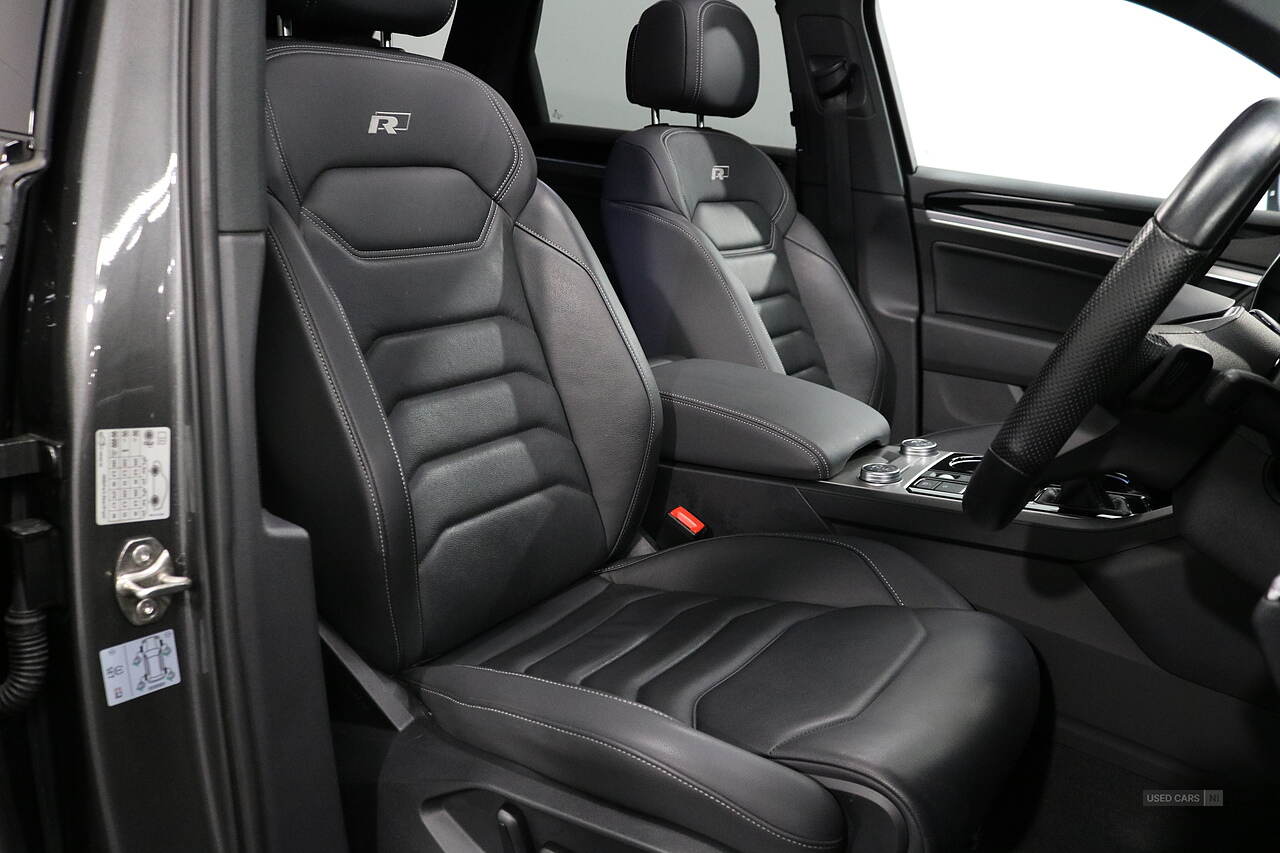 May 2021 Volkswagen Touareg 3.0 V6 TDI 4Motion Black Edition 5dr Tip Auto