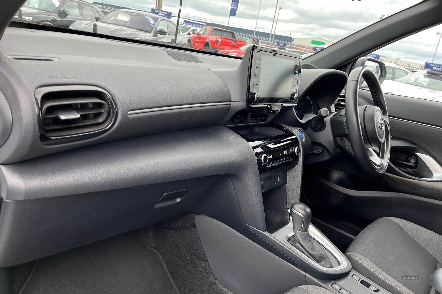 Feb 2022 Toyota Yaris Cross 1.5 Hybrid Design 5dr CVT