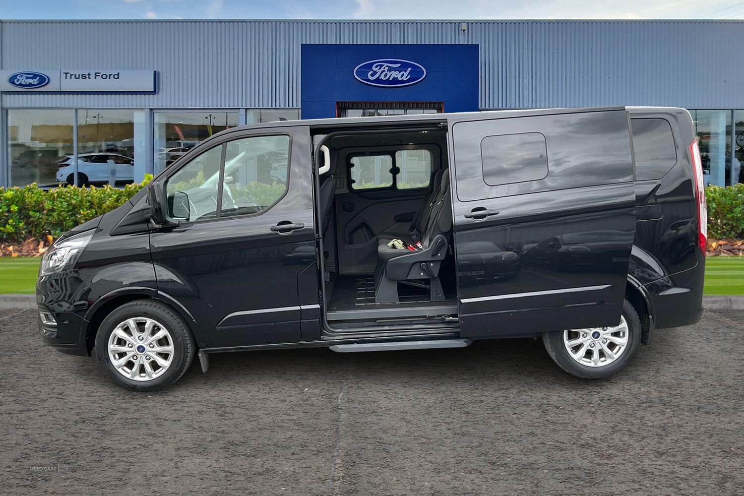Sep 2021 Ford Tourneo Custom 2.0 EcoBlue 130ps L/R 8 Seater Titanium Auto