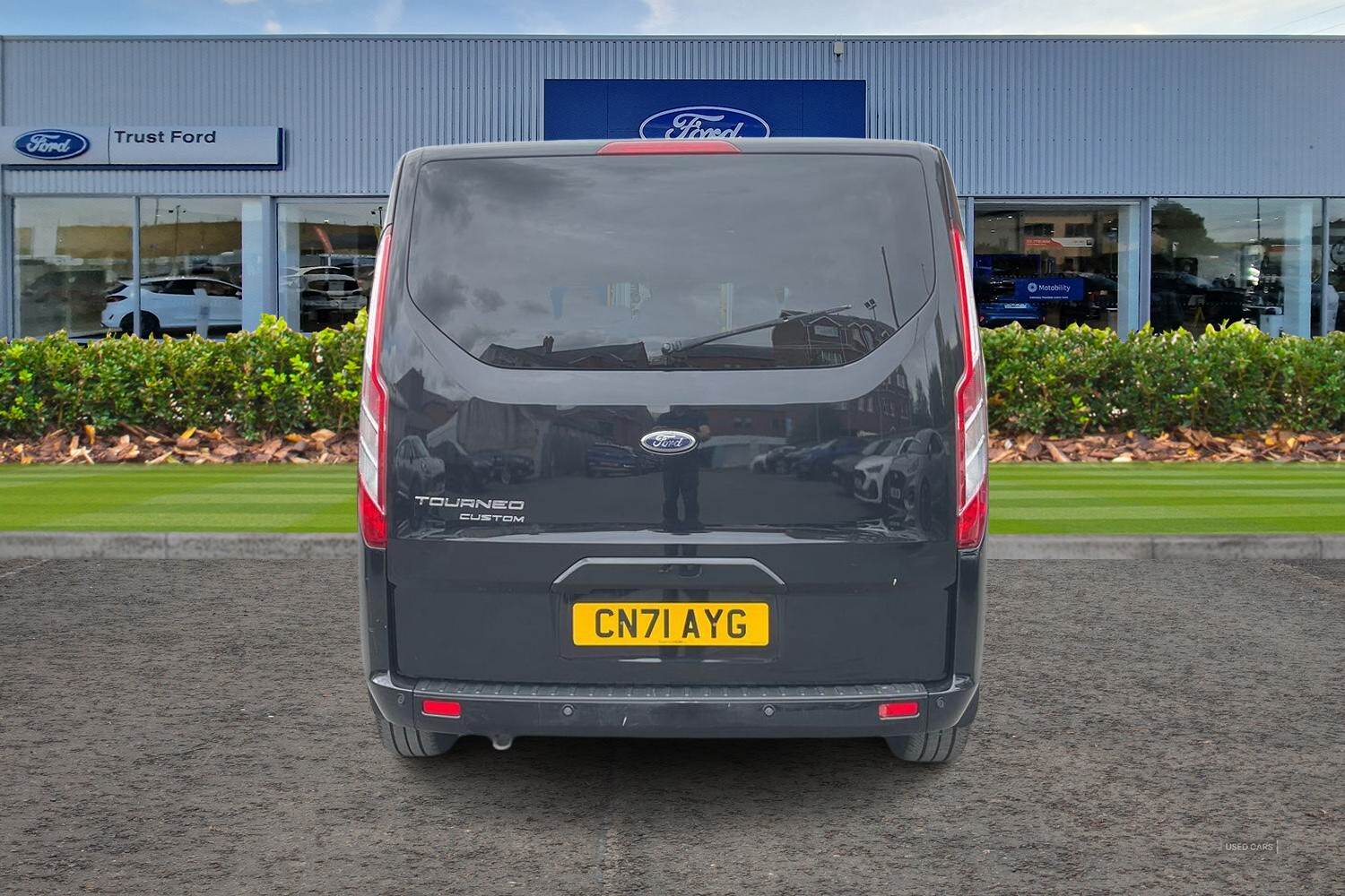 Sep 2021 Ford Tourneo Custom 2.0 EcoBlue 130ps L/R 8 Seater Titanium Auto