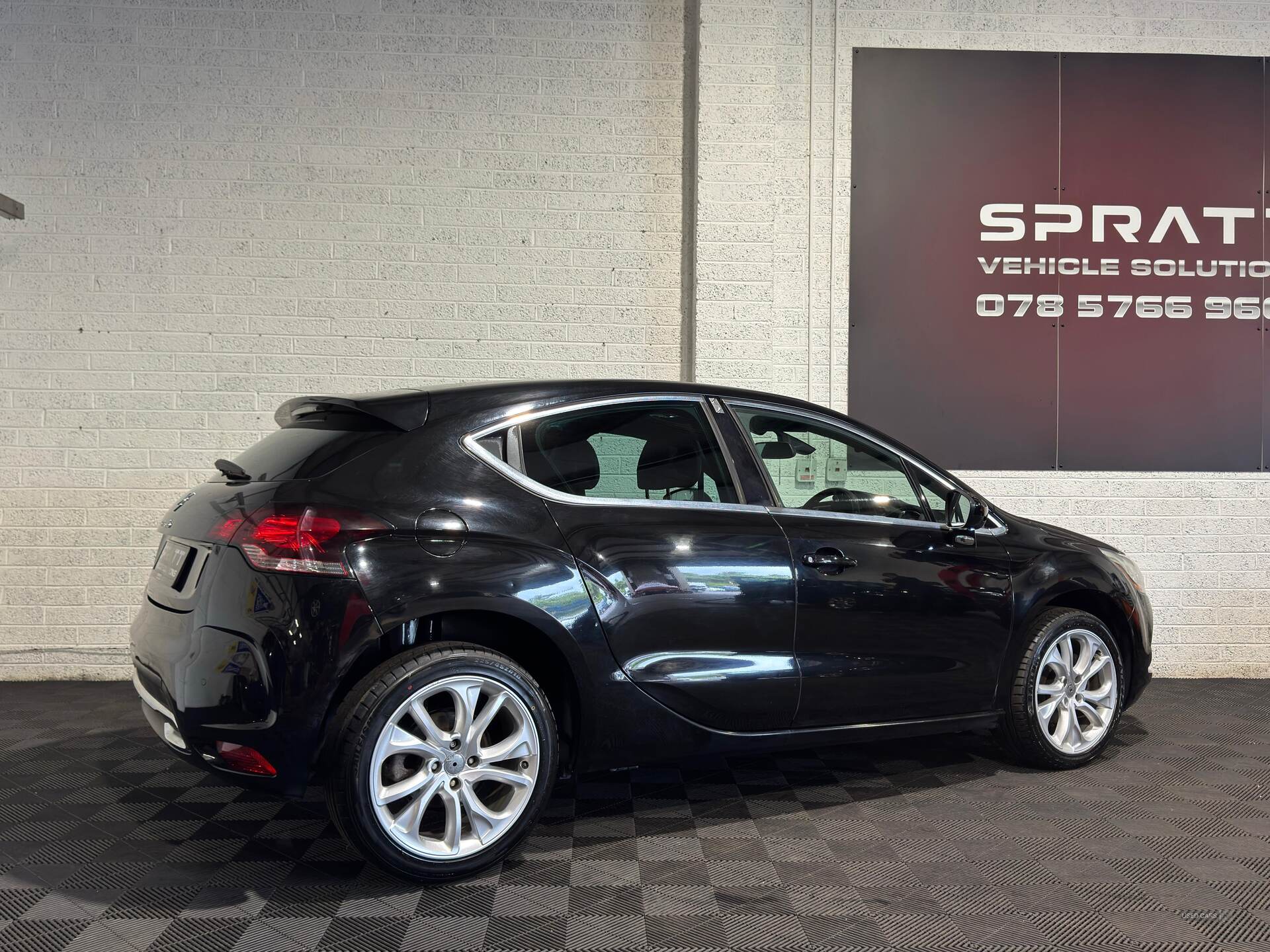 Nov 2013 Citroen DS4 1.6 e-HDi 115 DStyle 5dr
