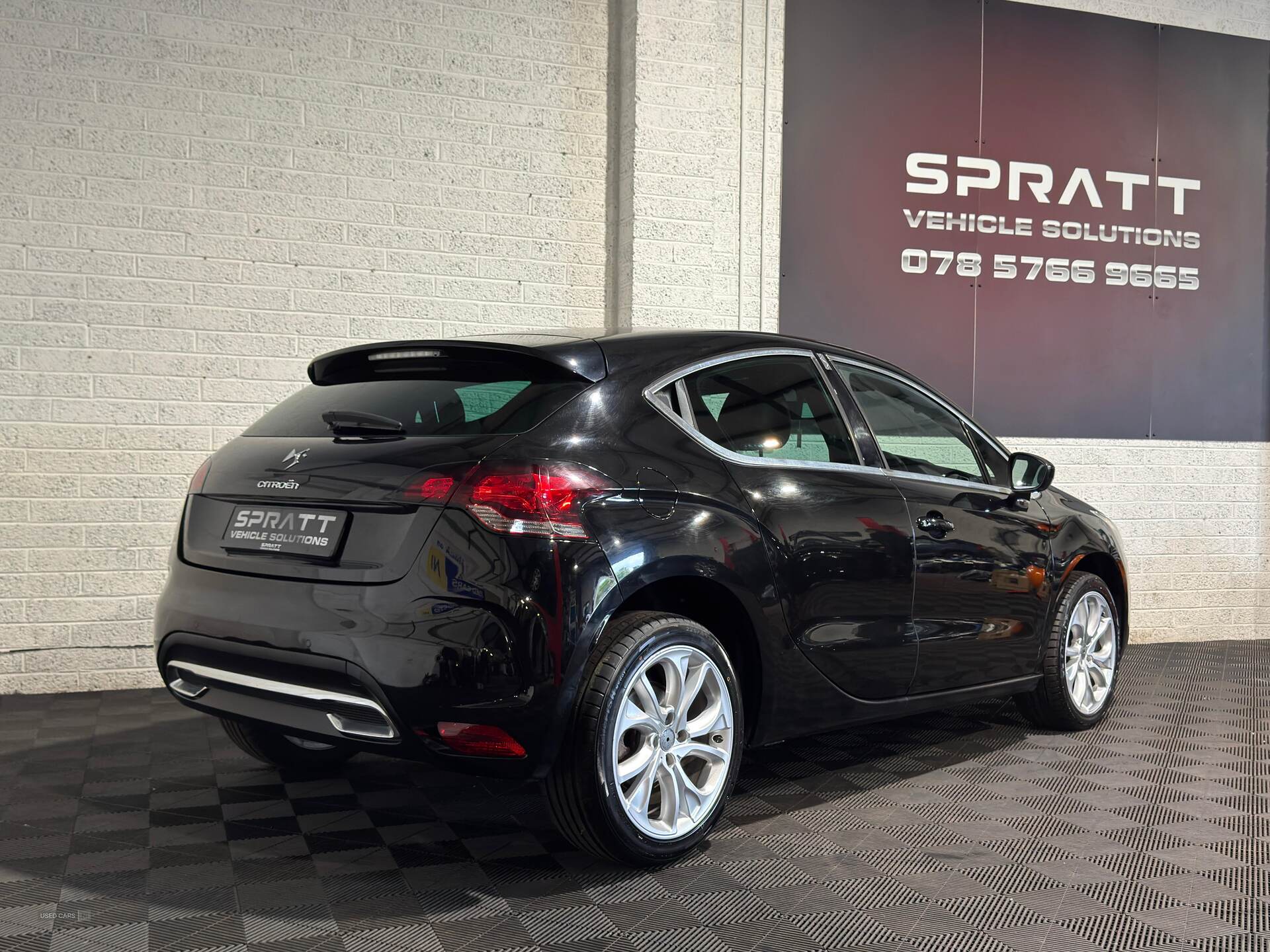 Nov 2013 Citroen DS4 1.6 e-HDi 115 DStyle 5dr