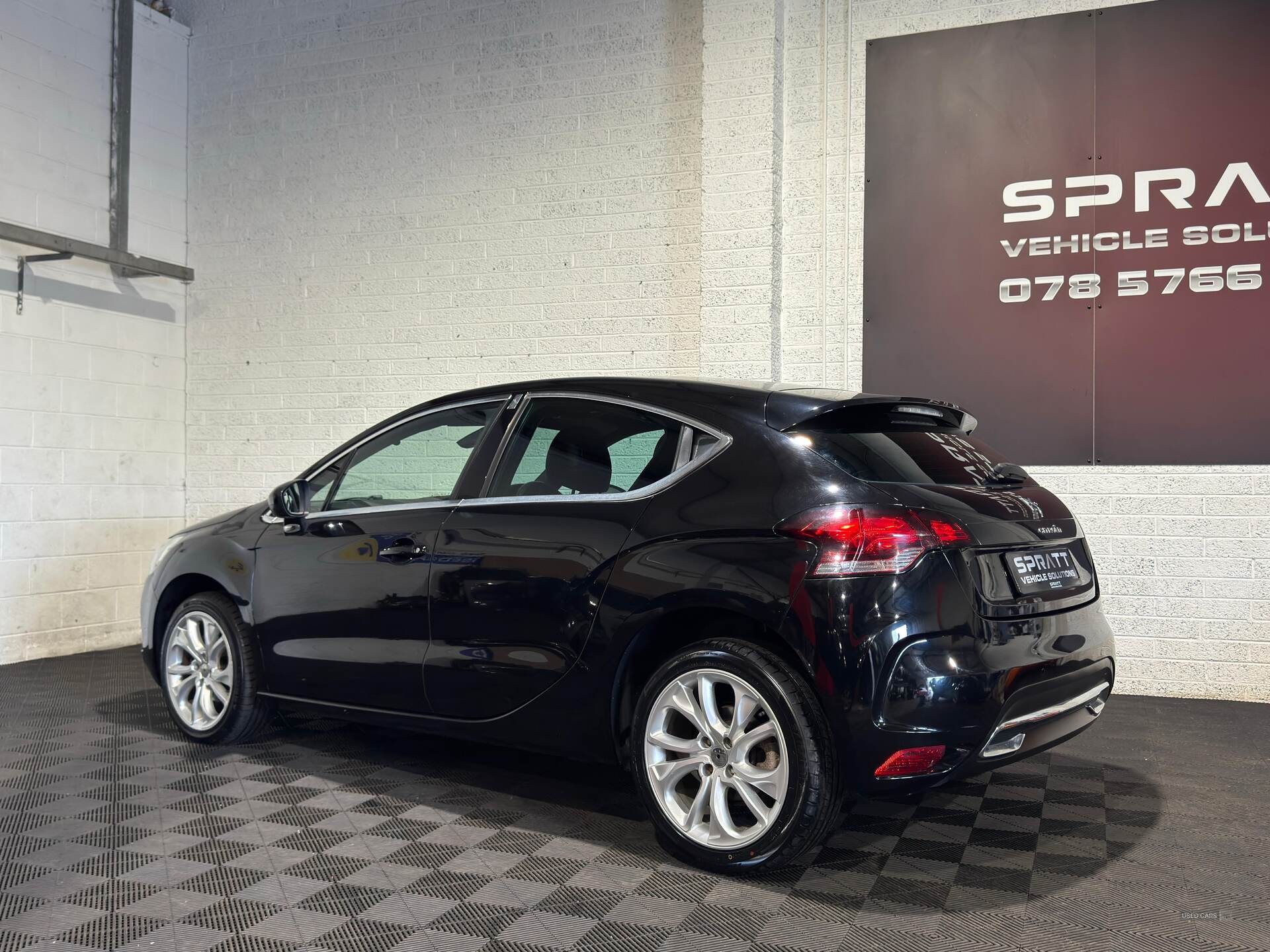 Nov 2013 Citroen DS4 1.6 e-HDi 115 DStyle 5dr
