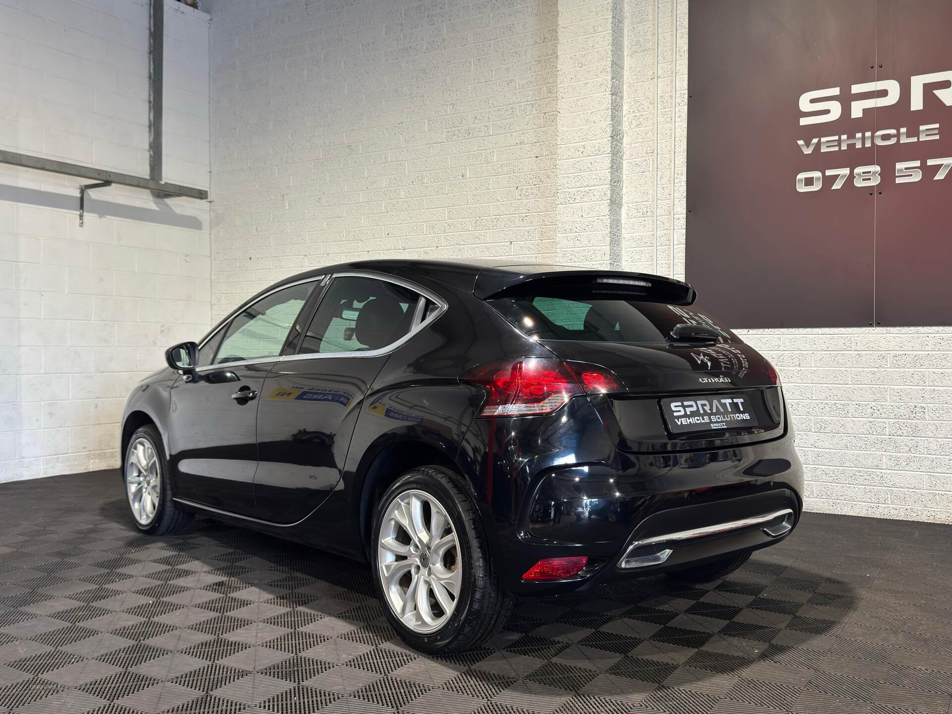 Nov 2013 Citroen DS4 1.6 e-HDi 115 DStyle 5dr
