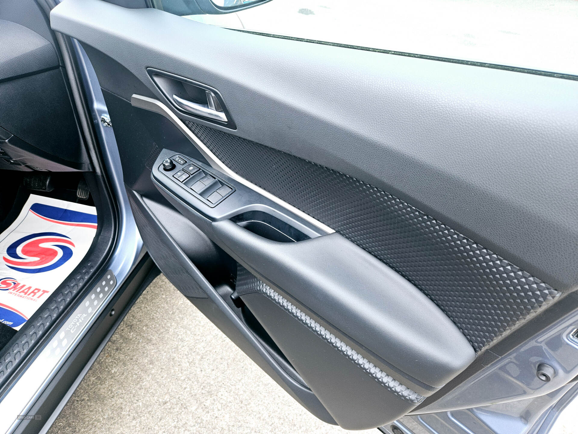 May 2022 Toyota C-HR 1.8 Hybrid Icon 5dr CVT