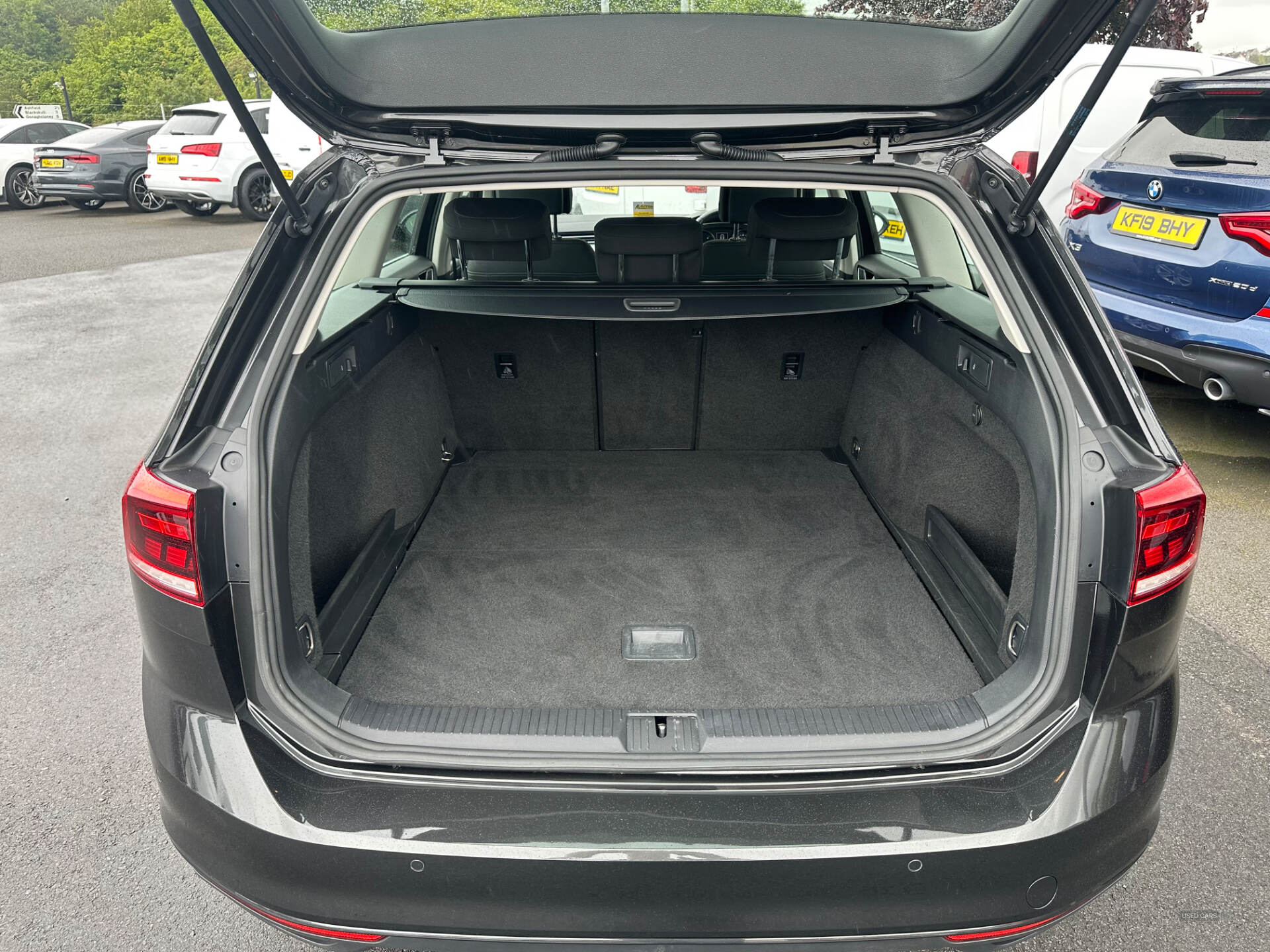 Volkswagen Passat DIESEL ESTATE in Down