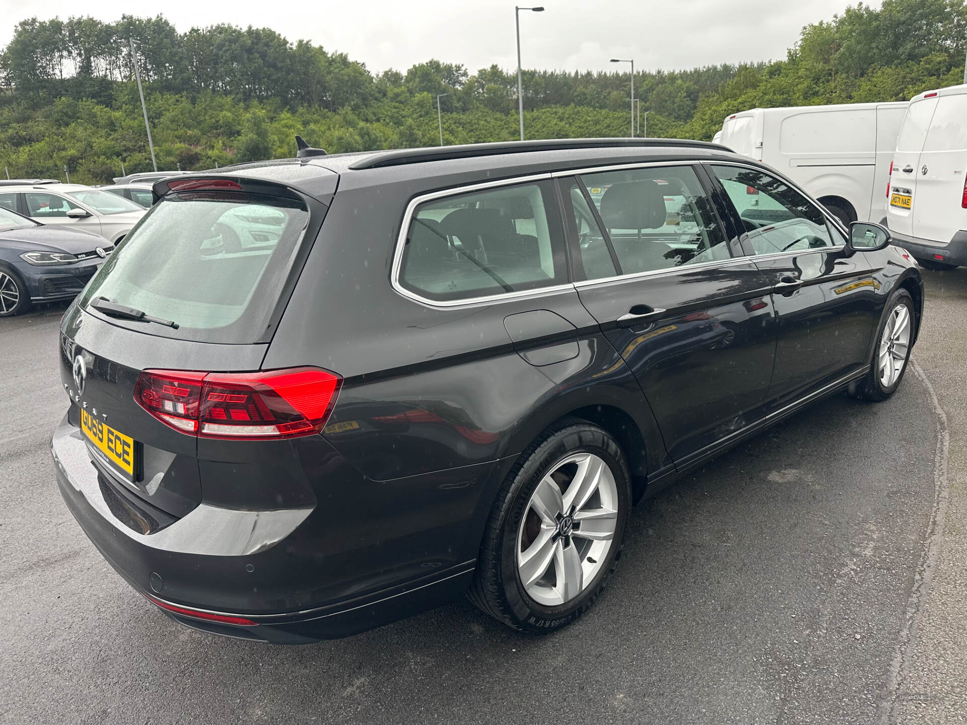 Volkswagen Passat DIESEL ESTATE in Down
