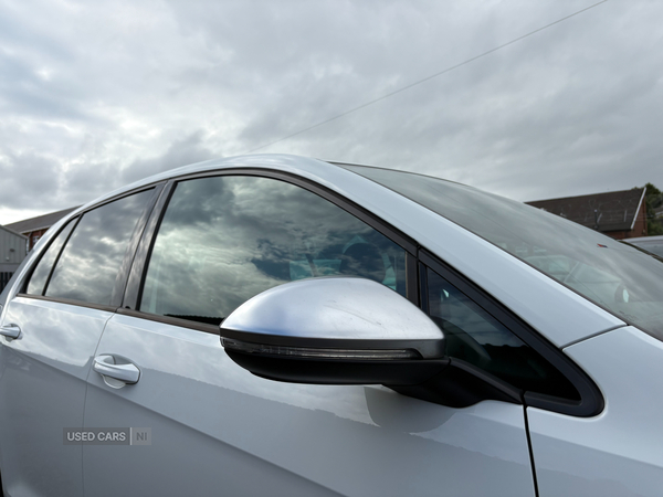 Volkswagen Golf HATCHBACK in Down