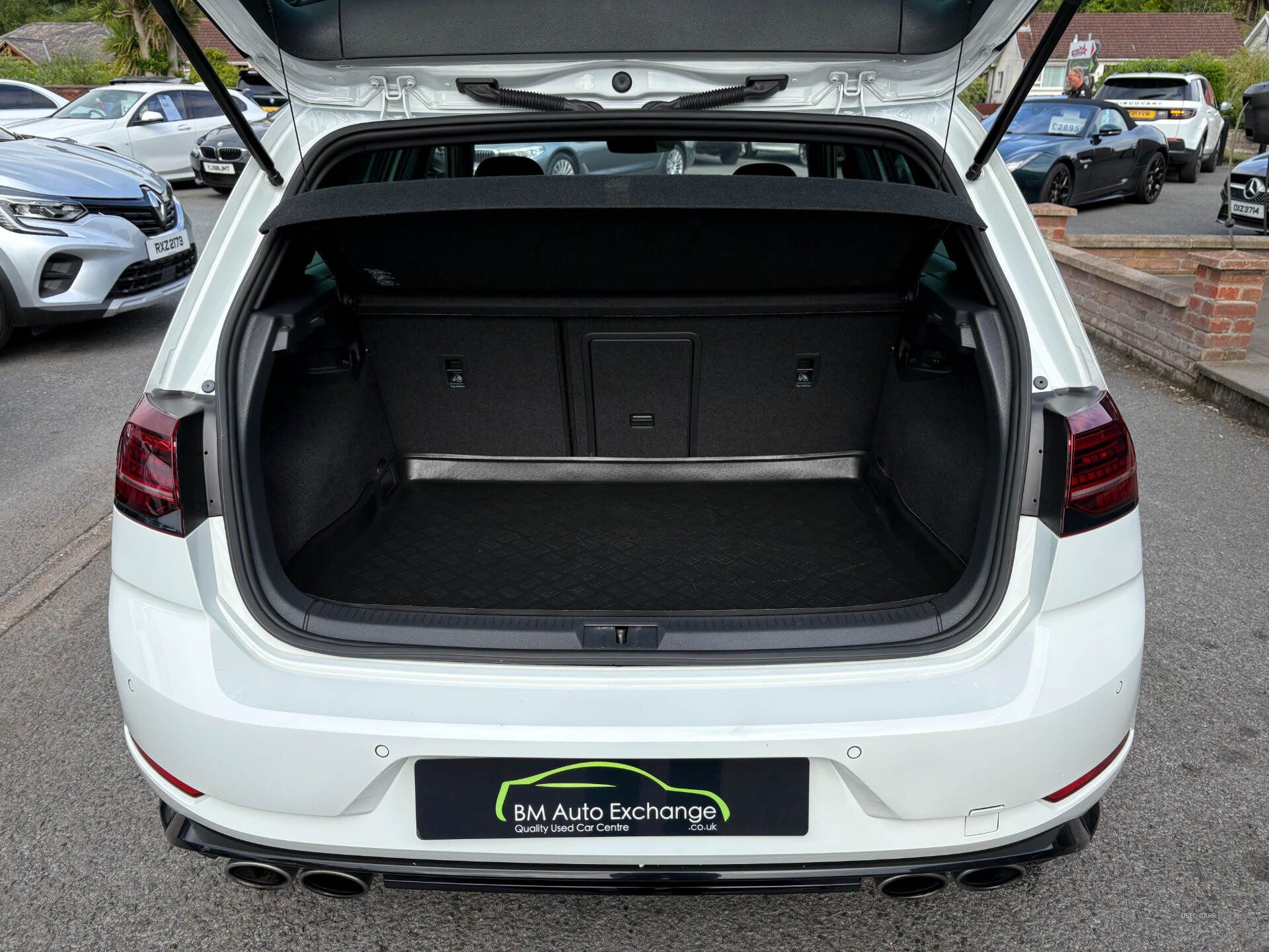 Volkswagen Golf HATCHBACK in Down