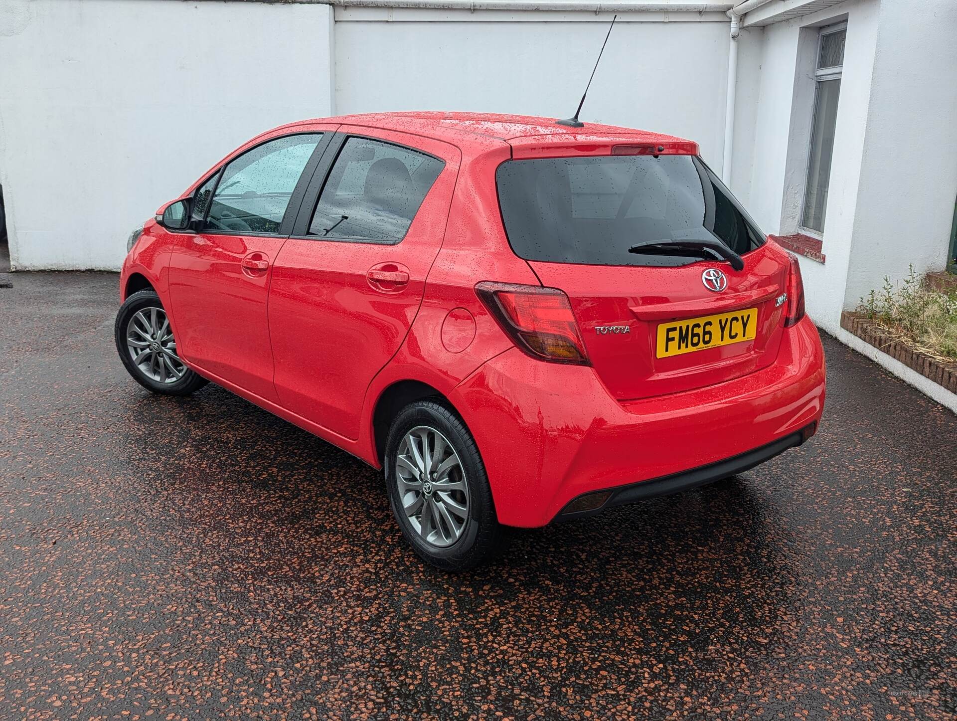 Jan 2017 Toyota Yaris 1.33 VVT-i Icon 5dr CVT