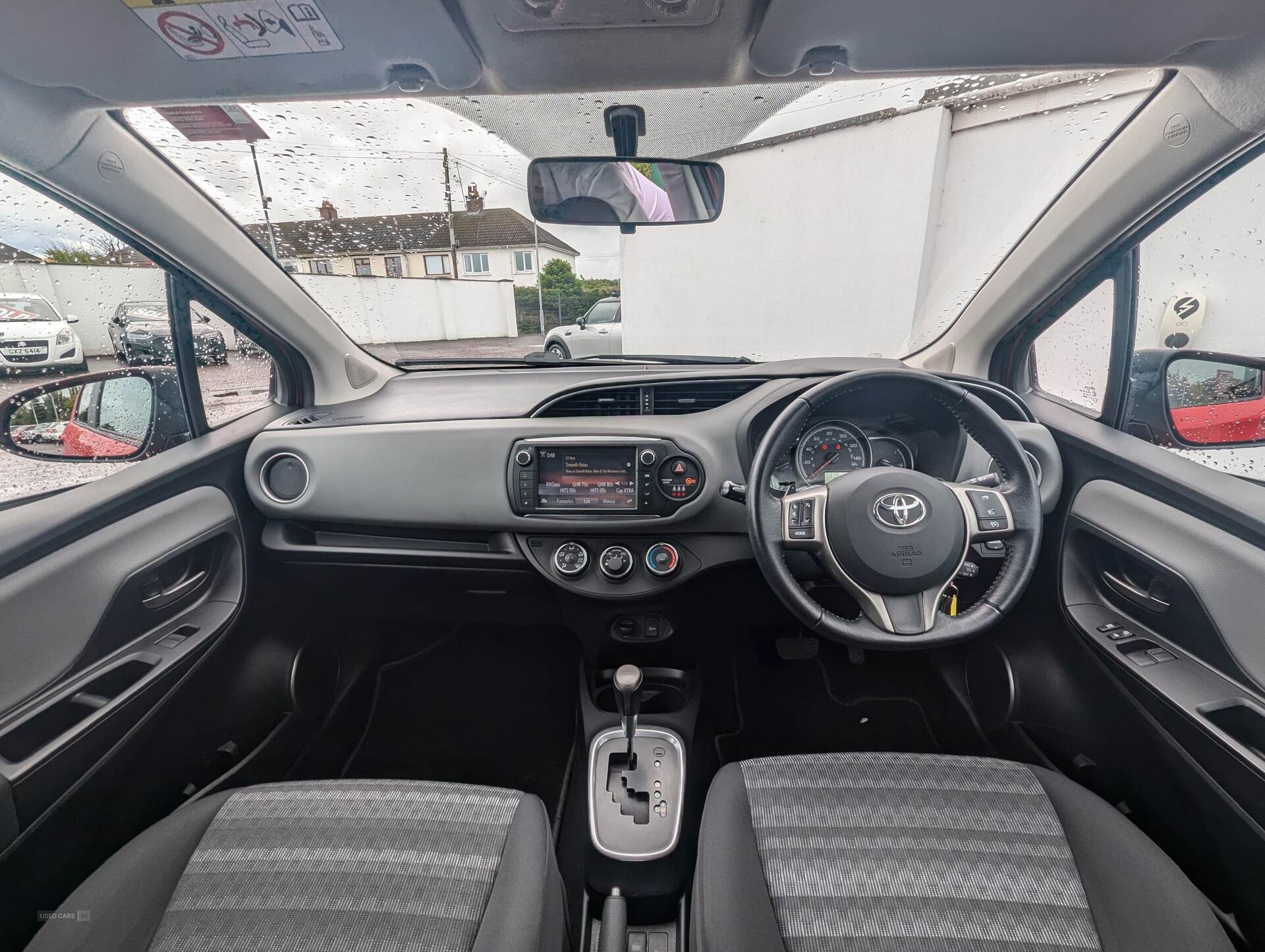 Jan 2017 Toyota Yaris 1.33 VVT-i Icon 5dr CVT