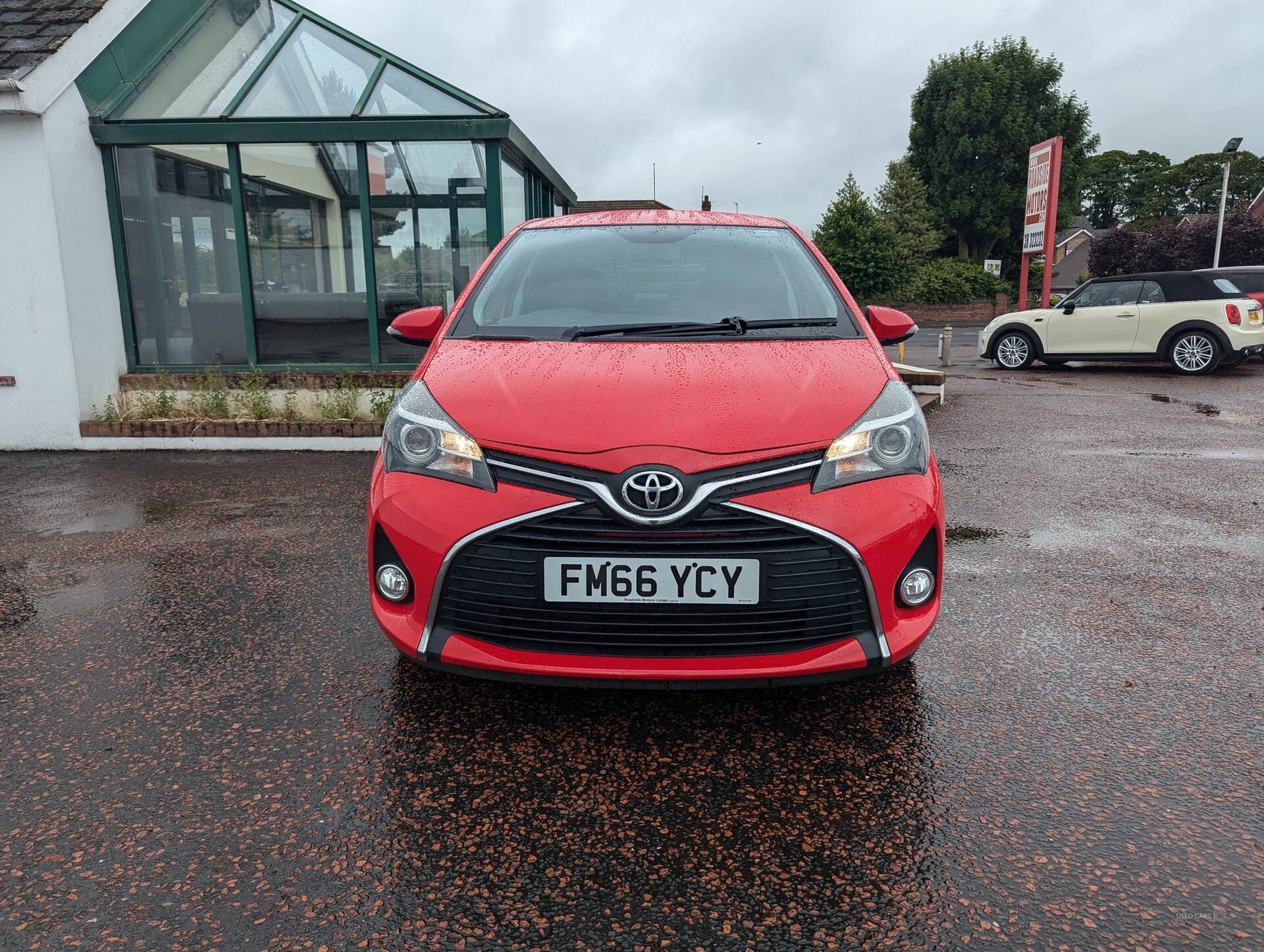 Jan 2017 Toyota Yaris 1.33 VVT-i Icon 5dr CVT