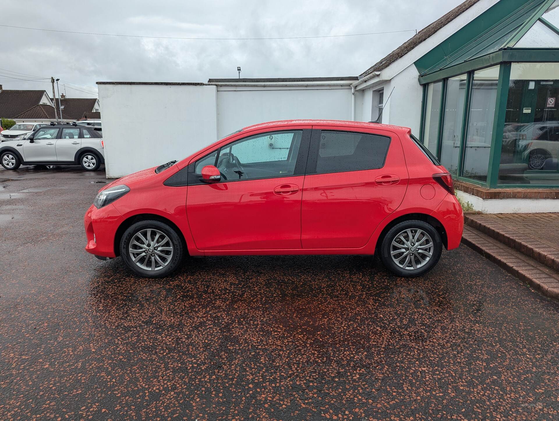 Jan 2017 Toyota Yaris 1.33 VVT-i Icon 5dr CVT