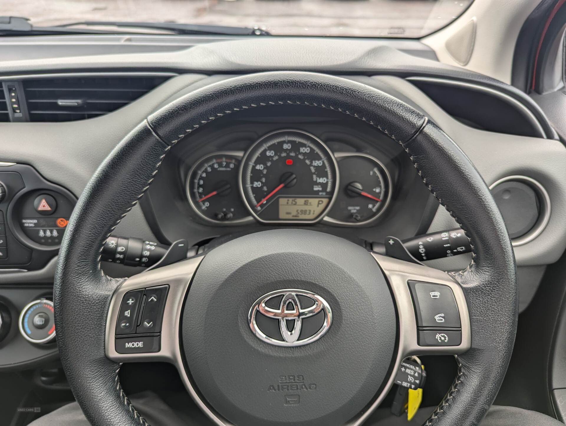 Jan 2017 Toyota Yaris 1.33 VVT-i Icon 5dr CVT