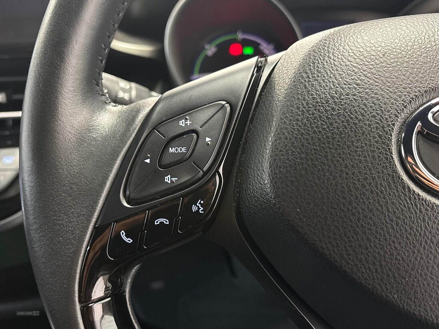 Jan 2023 Toyota C-HR 1.8 Hybrid Design 5Dr Cvt