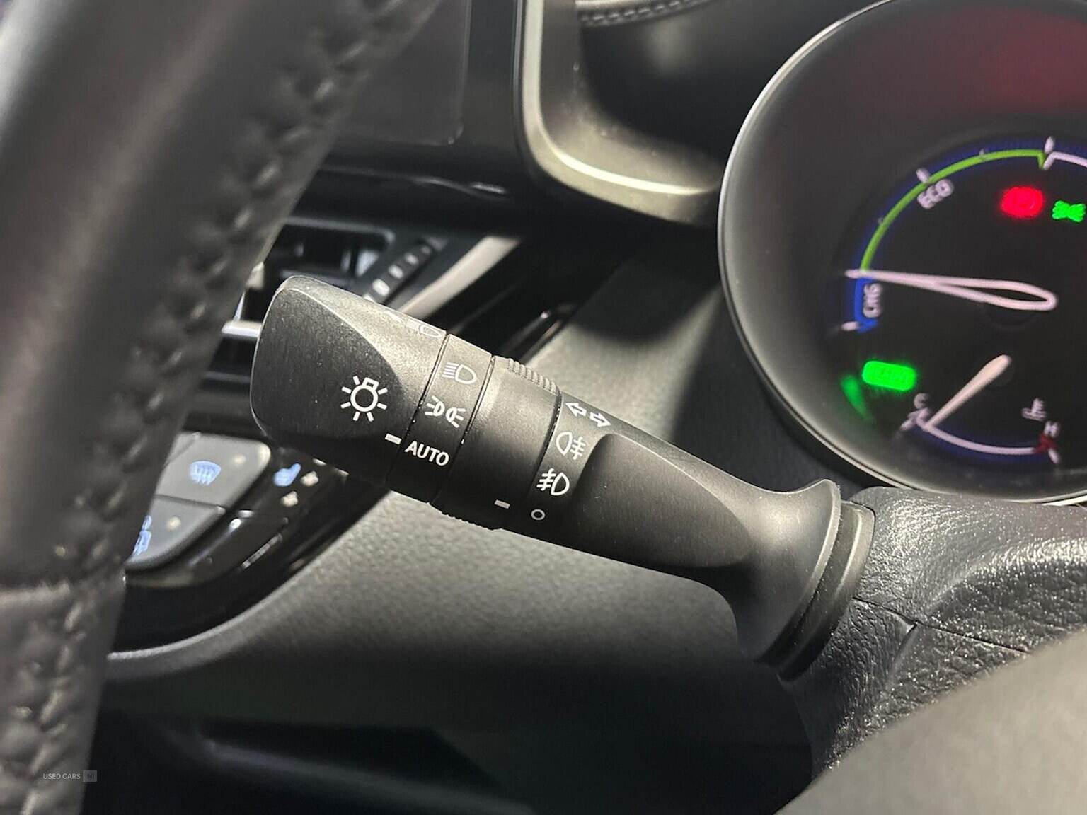 Jan 2023 Toyota C-HR 1.8 Hybrid Design 5Dr Cvt