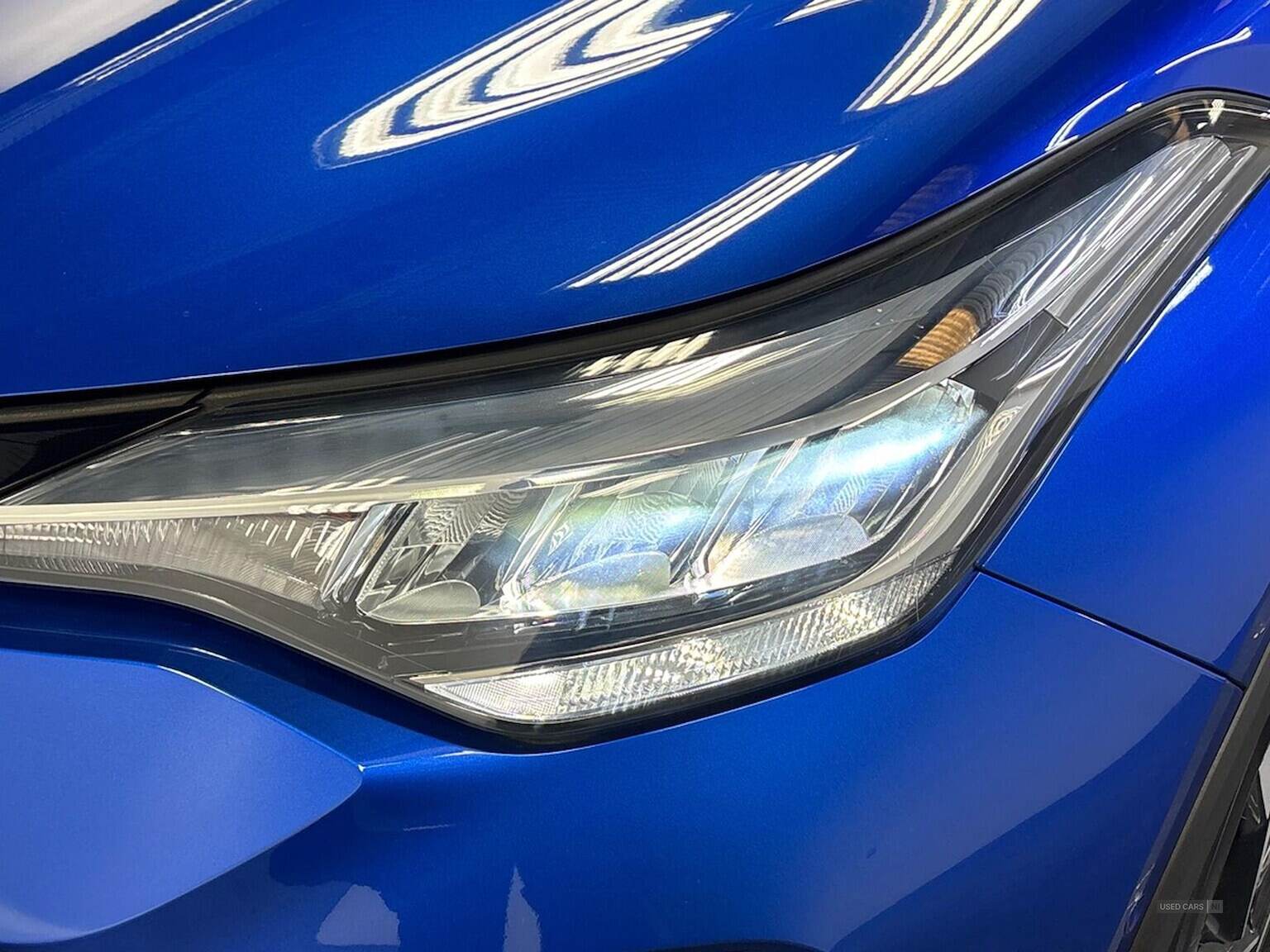 Jan 2023 Toyota C-HR 1.8 Hybrid Design 5Dr Cvt