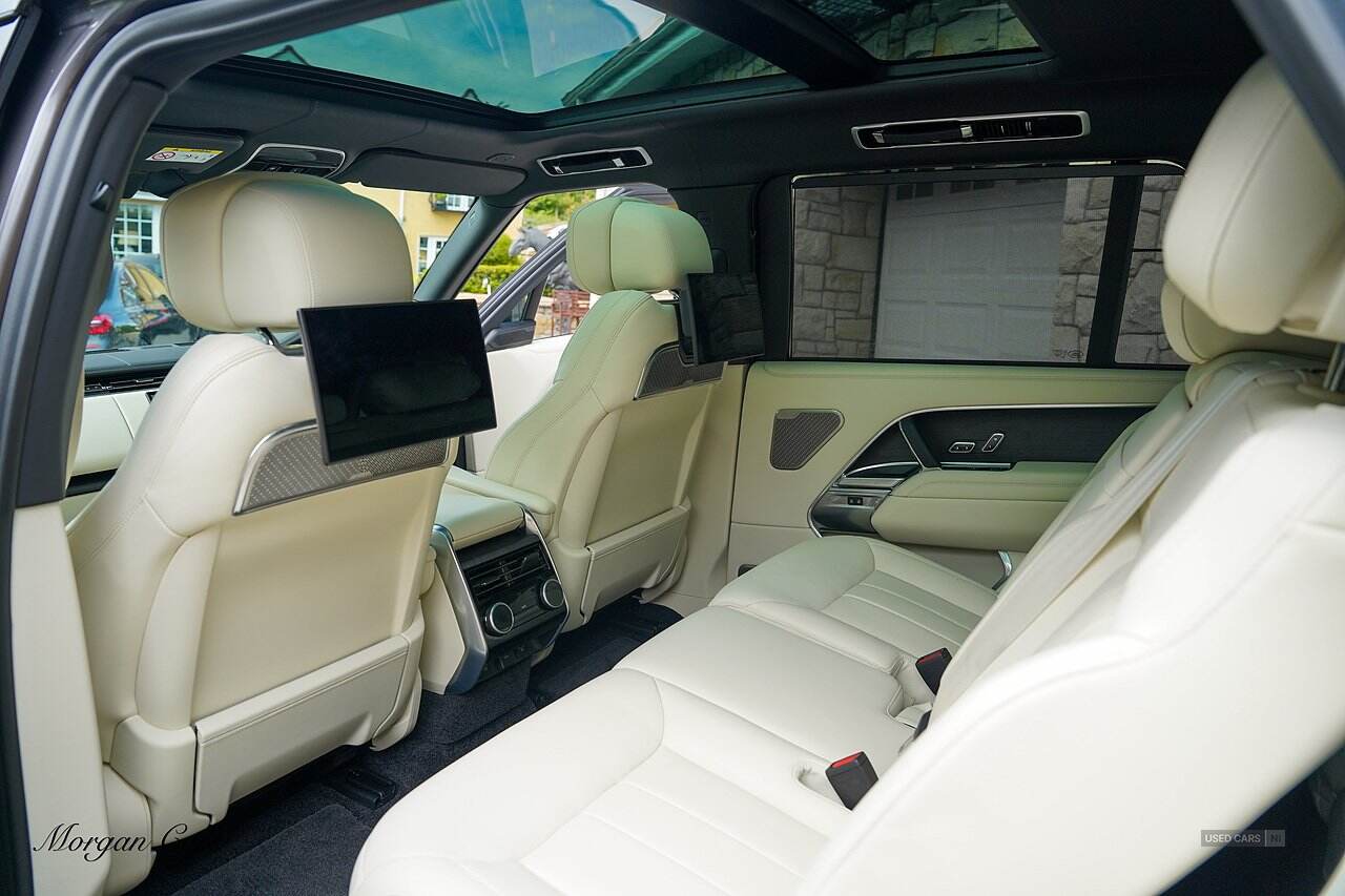 Mar 2024 Land Rover Range Rover 3.0 P400 Autobiography LWB 4dr Auto [7 Seat]