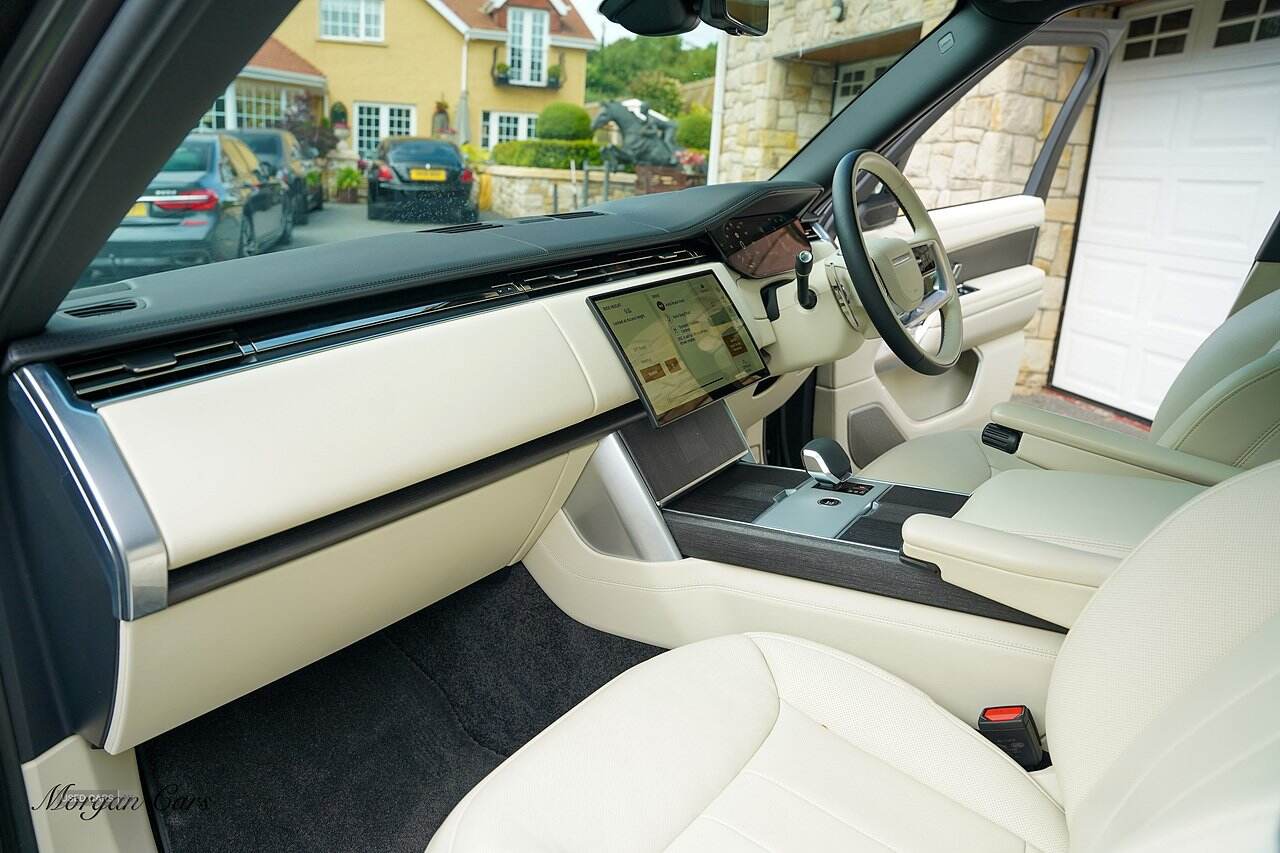 Mar 2024 Land Rover Range Rover 3.0 P400 Autobiography LWB 4dr Auto [7 Seat]