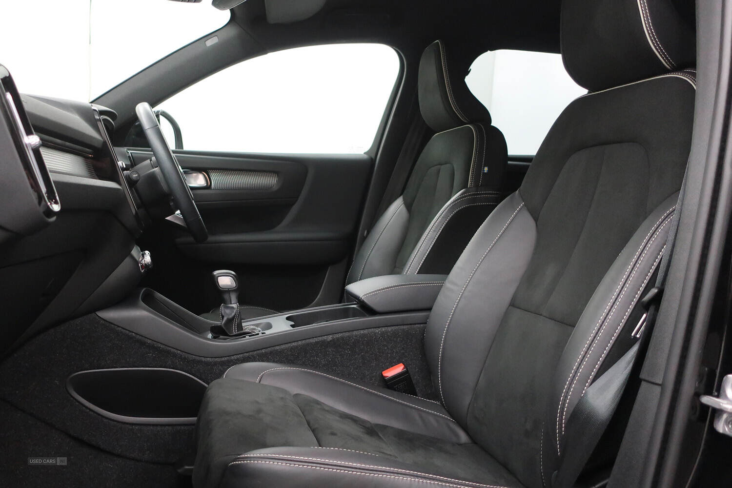 Apr 2021 Volvo XC40 1.5 T3 [163] R DESIGN 5dr