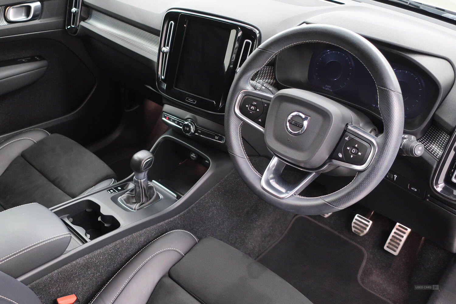 Apr 2021 Volvo XC40 1.5 T3 [163] R DESIGN 5dr