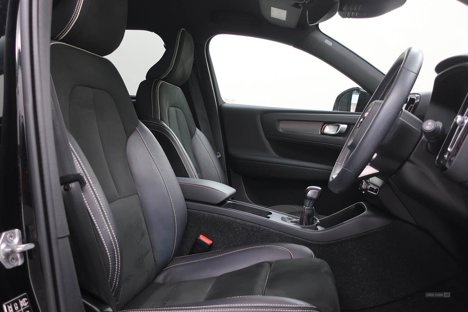Apr 2021 Volvo XC40 1.5 T3 [163] R DESIGN 5dr