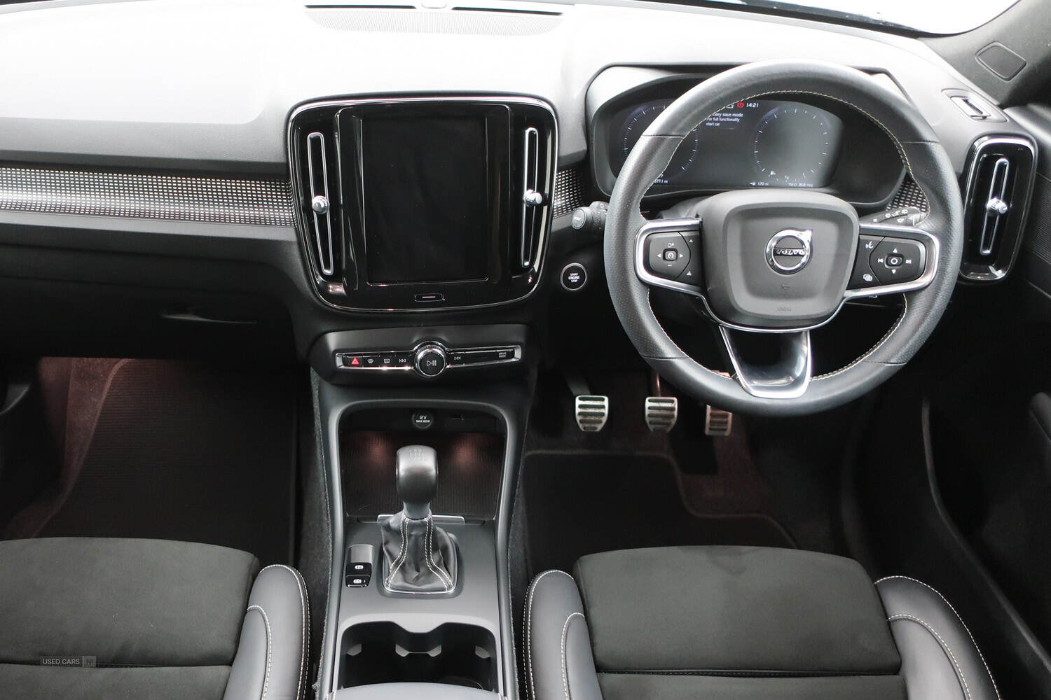 Apr 2021 Volvo XC40 1.5 T3 [163] R DESIGN 5dr