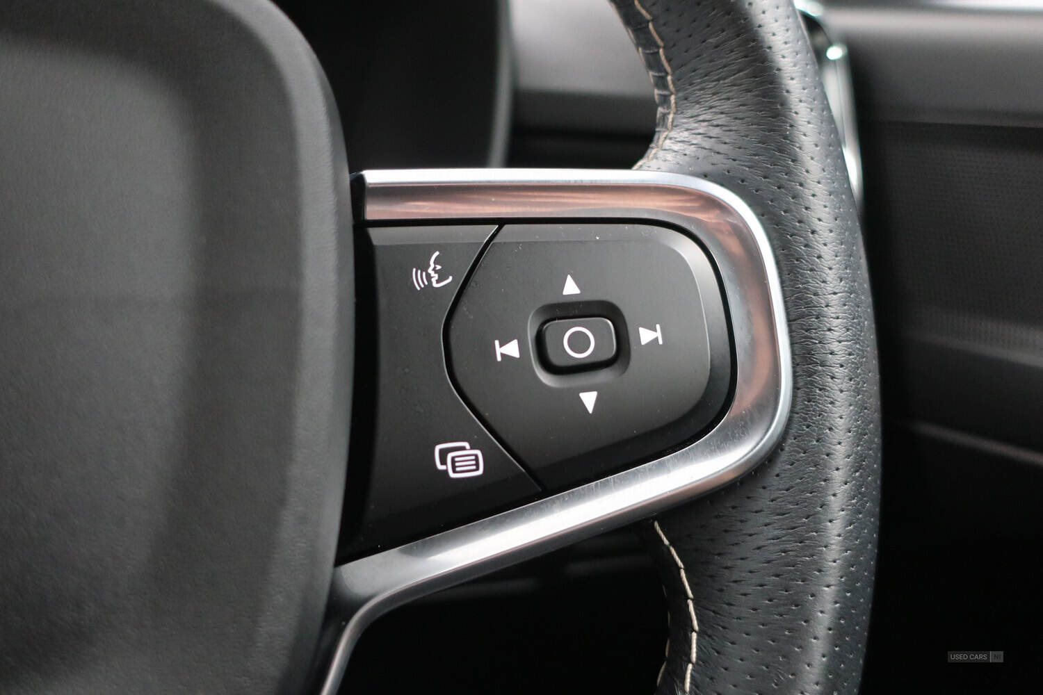Apr 2021 Volvo XC40 1.5 T3 [163] R DESIGN 5dr