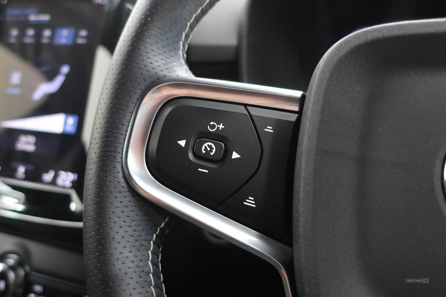 Apr 2021 Volvo XC40 1.5 T3 [163] R DESIGN 5dr